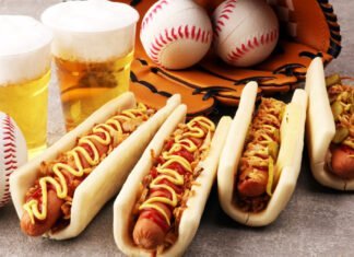 Les hot-dogs : un classique culinaire du baseball