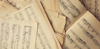 Musique notes feuilles papiers