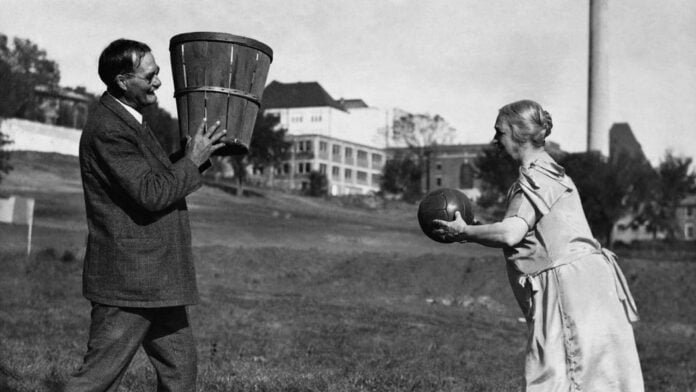 James Naismith était éducateur physique, médecin, aumônier, entraîneur sportif et innovateur. Il a inventé le basket-ball à 30 ans en 1891.