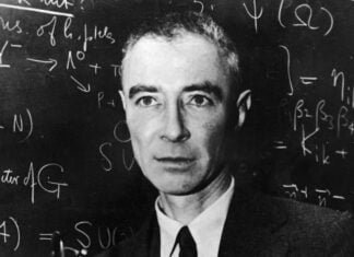 J. Robert Oppenheimer : Le "Père de la Bombe Atomique"
