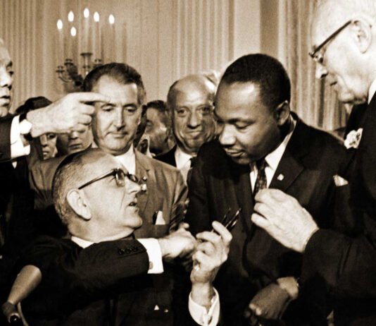 2 juillet 1964: Adoption de la loi sur les droits civiques aux USA