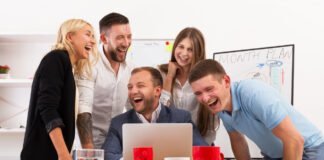 L'Humour au Travail : Les Bienfaits, les Risques et les Conseils pour une Culture d'Entreprise Épanouissante