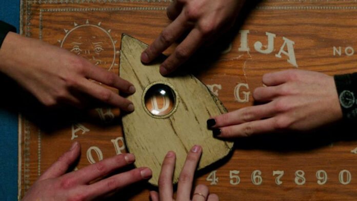 La Planche Ouija : Origine, Jeu et Croyances