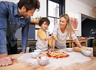 Comment faire une Pizza maison en famille : Un moment convivial et délicieux