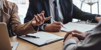 L'expérience versus les certifications : L'éternel débat de l'œuf ou de la poule