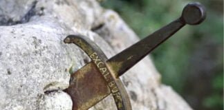 La Légende d'Excalibur : Entre Mythe et Réalité