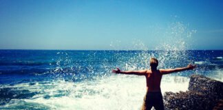 L'Homme et son Attrait Indéfectible pour la Mer