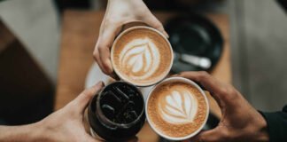 Boissons Énergisantes vs Café : Une Comparaison Cruciale pour Votre Santé