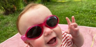 Soleil, Lunettes et Petits Yeux : Protégez la Vue de vos Enfants!