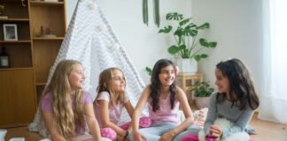 Soirées Pyjama : Un Pas Vers l'Autonomie ou une Source d'Inquiétude pour les Parents ?