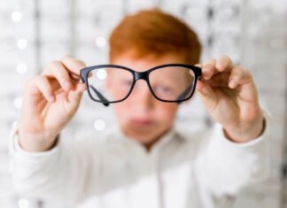 Un regard clair sur la santé visuelle de votre enfant : Comprendre et Agir
