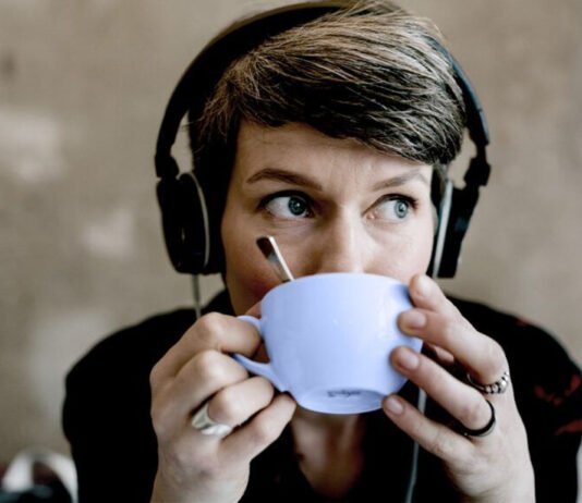 Café et Musique : Le Duo Surprenant de la Productivité au Travail