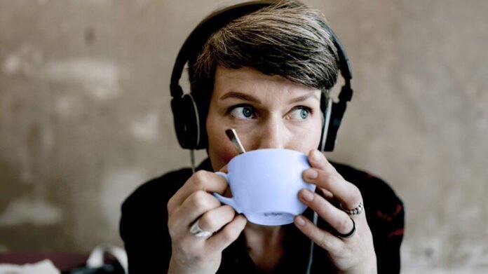 Café et Musique : Le Duo Surprenant de la Productivité au Travail