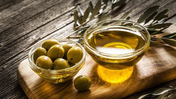 L'Or Liquide de Longévité: Le Pouvoir Insoupçonné de l'Huile d'Olive