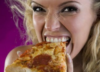 La manière de manger votre pizza révèle de votre personnalité