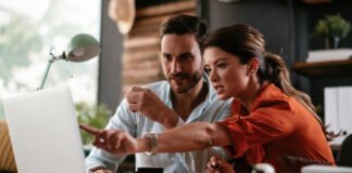Parler Fort ou Frapper Fort : Comprendre la Communication