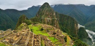 Trois Empires, Trois Mondes : Les Mayas, les Aztèques et les Incas