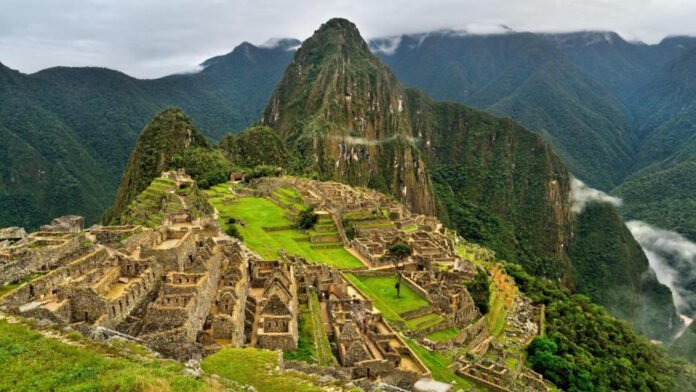 Trois Empires, Trois Mondes : Les Mayas, les Aztèques et les Incas