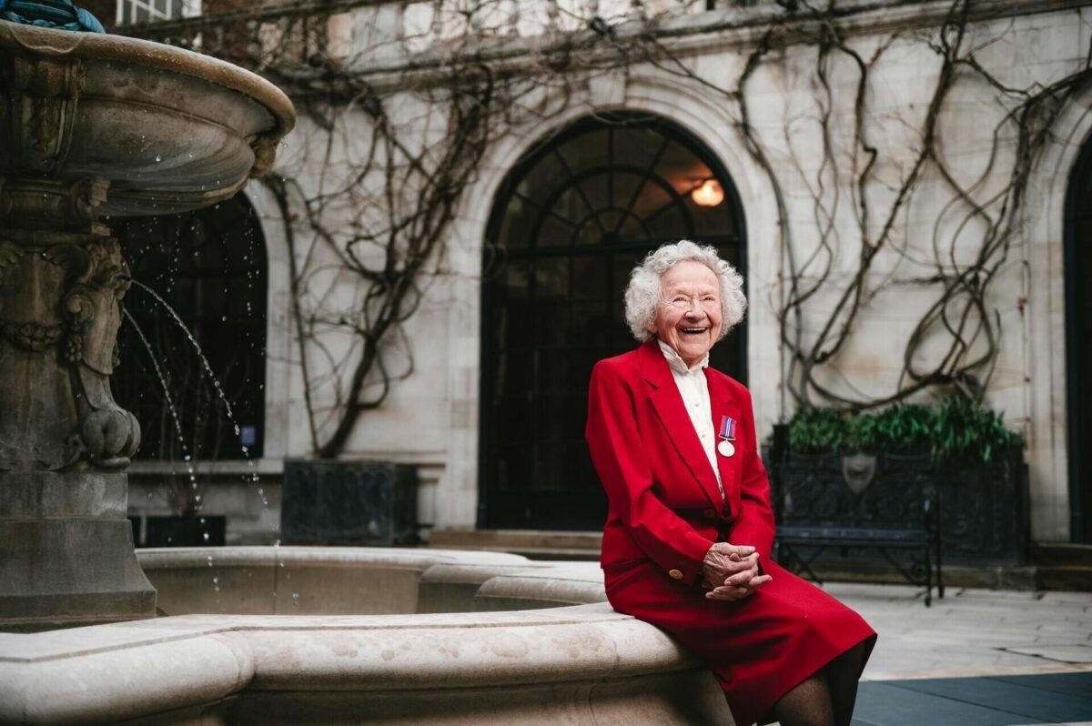 Dorothea Barron est âgée de 99 ans. Elle a servi de 1942 à 1945 en tant que signaleuse. © Robin Savage