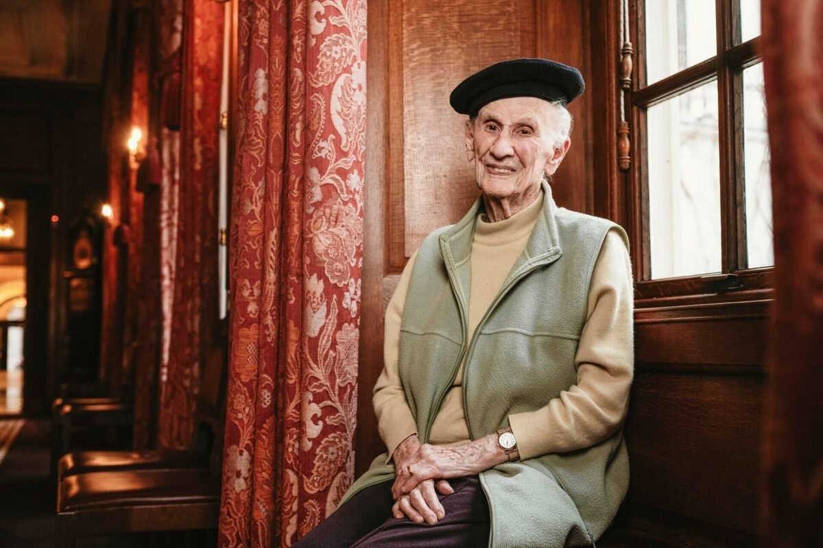 Hazel Picking est âgée de 98 ans. Elle a servi en tant que signaleuse de 1942 à 1945. © Robin Savage