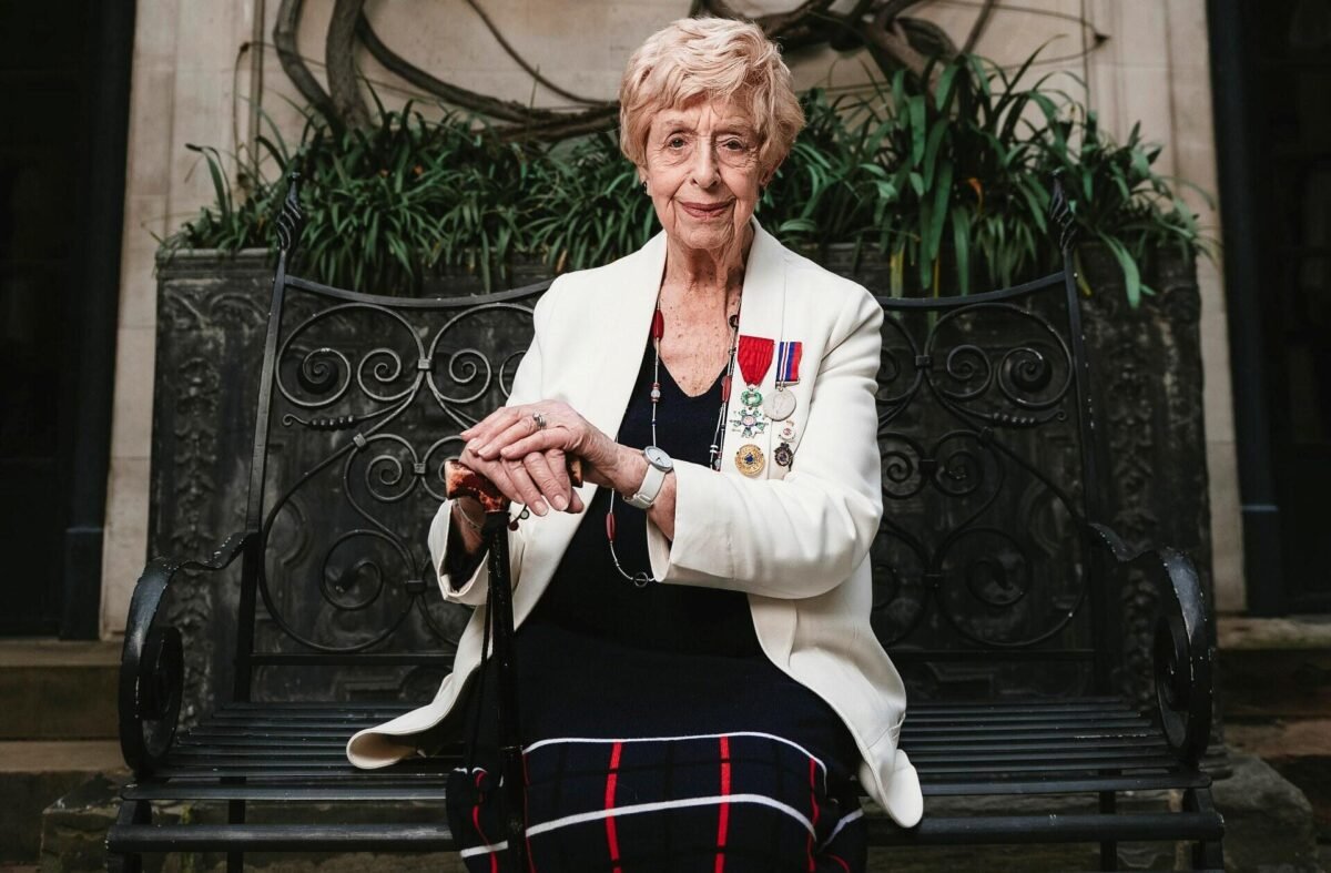 Ruth Bourne est âgée de 98 ans. Elle était opératrice à Bletchey Park, le lieu de décryptage des transmissions allemandes. © Robin Savage