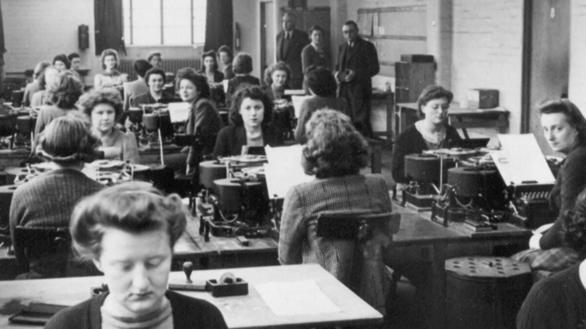 Femmes travaillant dans la salle de chiffrement de Bletchley Park pendant la Seconde Guerre mondiale