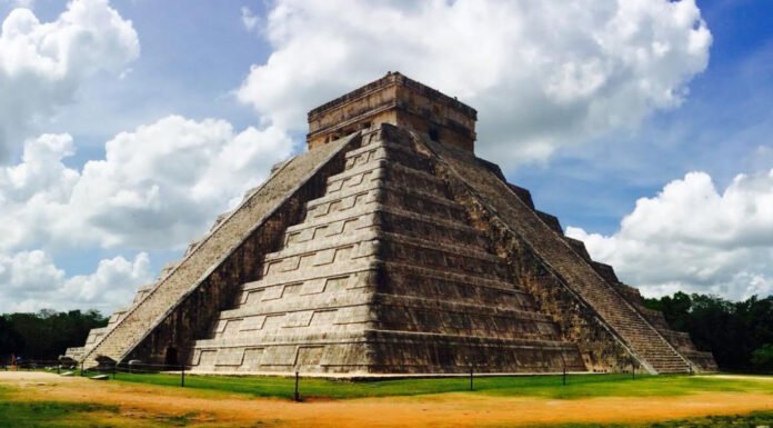 Les Mystères des Sacrifices d'Enfants par les Mayas