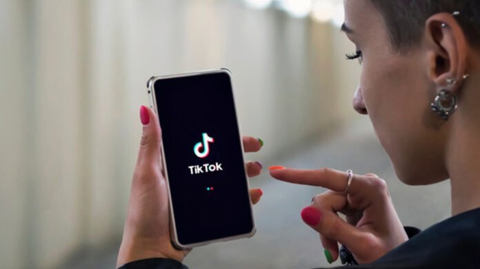 femme-tiktok TikTok, le destructeur de confiance en soi !