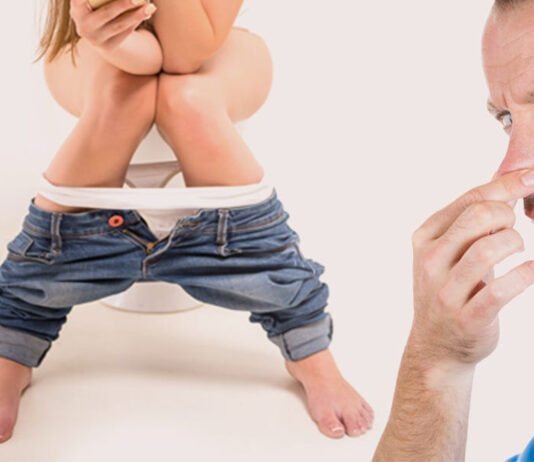 Quand l'Intimité Frappe à la Porte des Toilettes