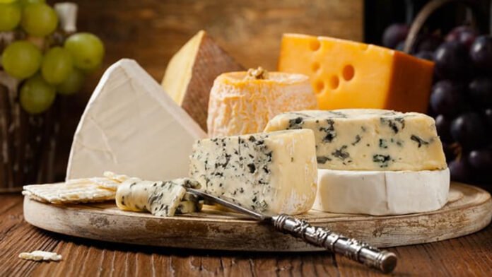 In-Blog-Tile-736-520-Cheese-Plate_2 Le Top 10 des Fromages les Plus Puants !